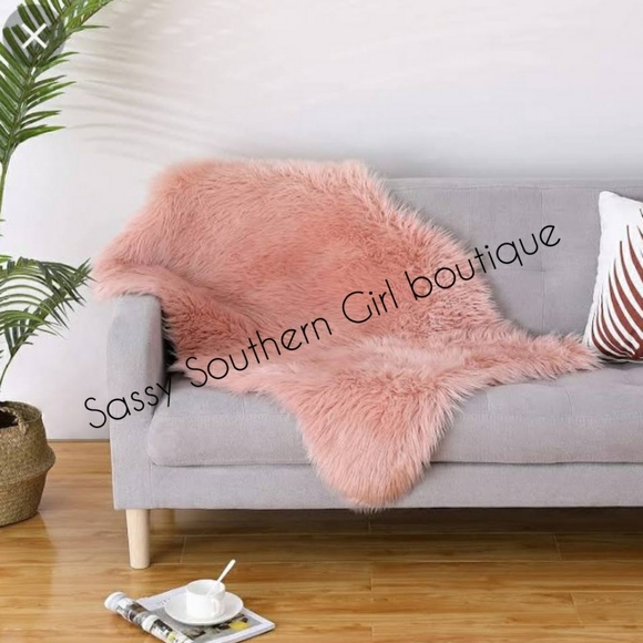 ⭐🆕Big Faux fur blush mauve pink rug - Picture 7 of 8